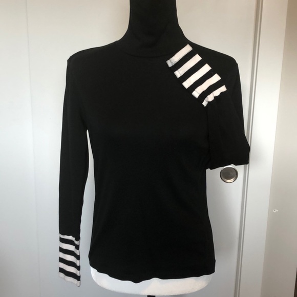Lauren Ralph Lauren Tops - Ralph Lauren cotton turtleneck w/ striped sleeves